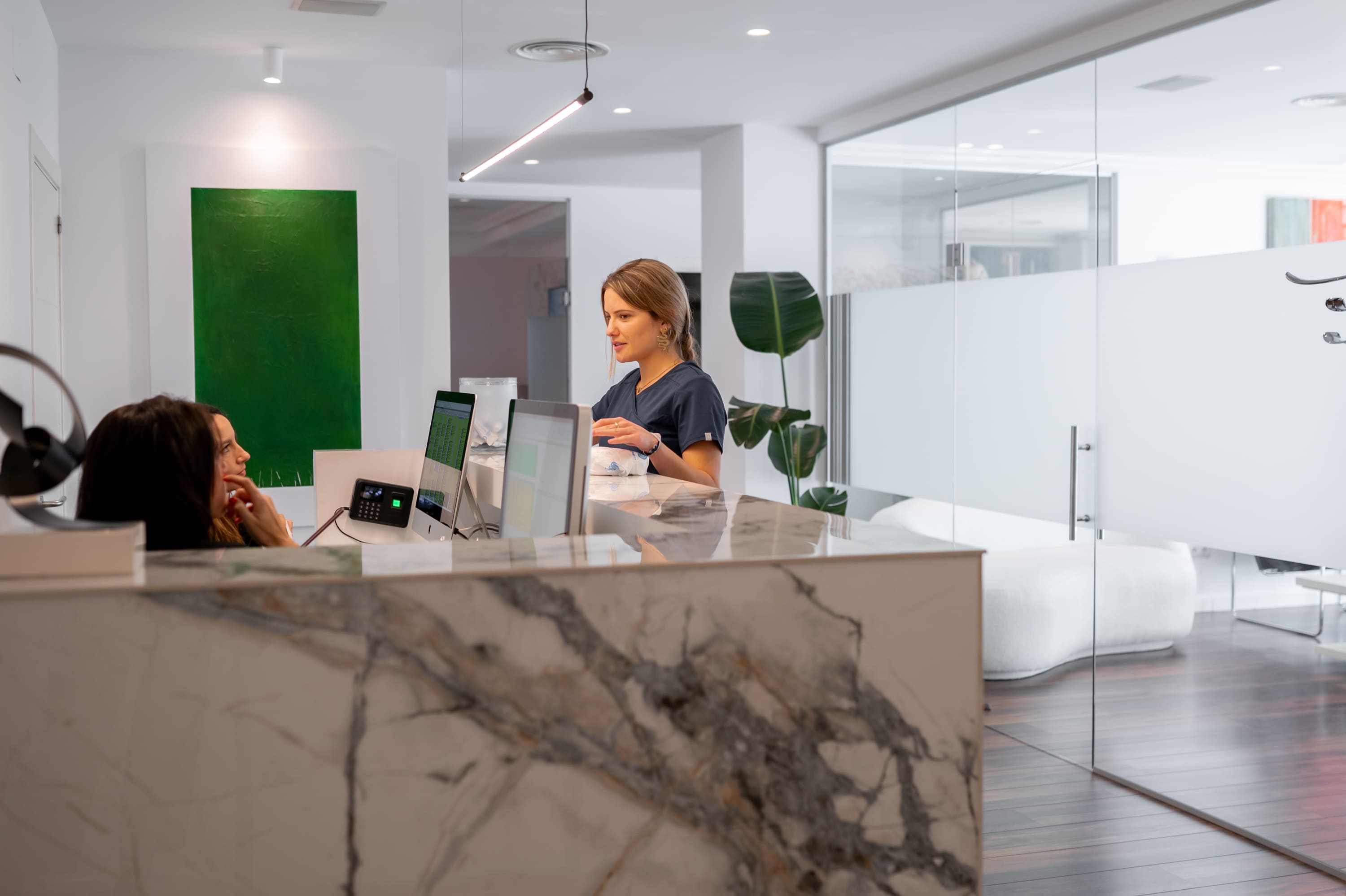 Clínica dental Delgado y Delgado Madrid Recepción