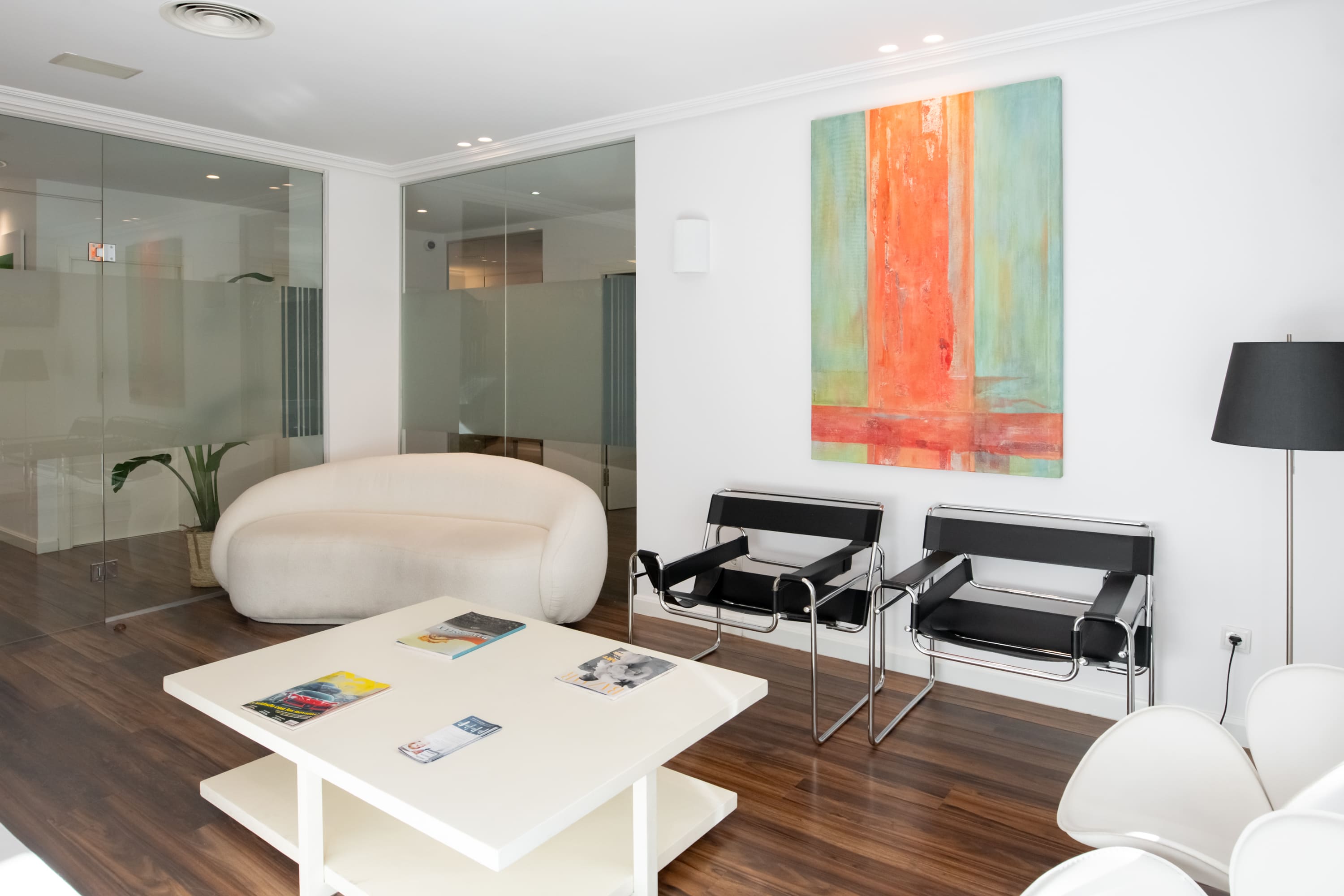 Clínica dental Delgado y Delgado Madrid Sala de espera dentista